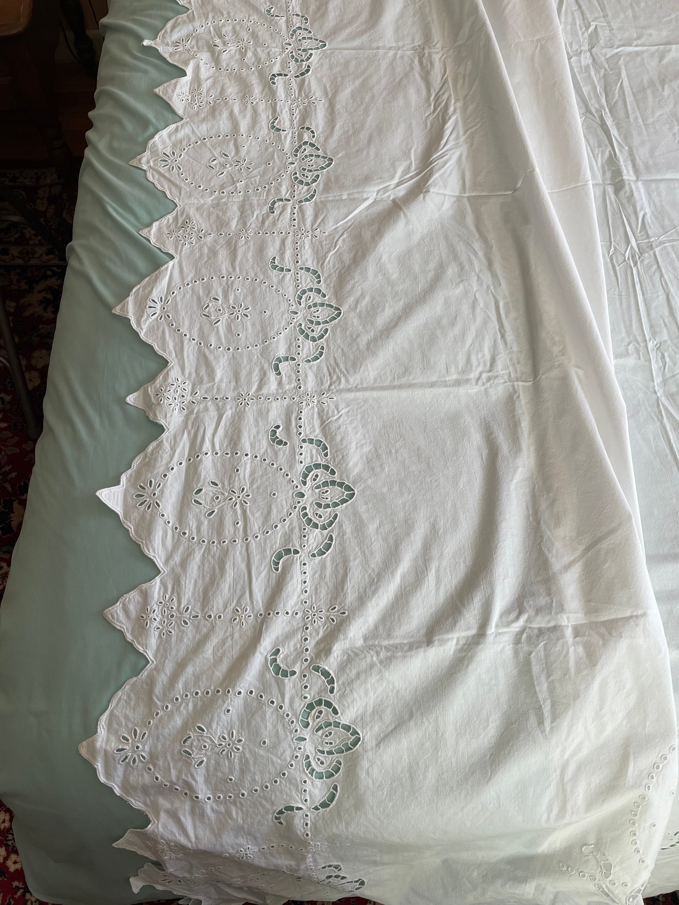 Antique White Eyelet Summer Weight Bedspread 90 X 68 Inches Twin