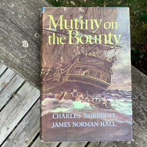 Mutiny on the Bounty by Charles Nordhoff and James Norman Hall // Vintage Book // 1960