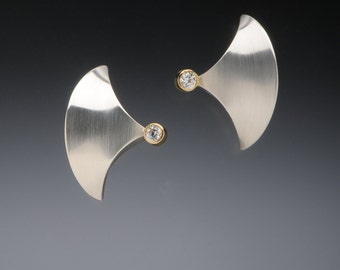 silver, gold and diamond scallop earring