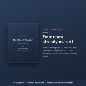 Könnte beinhalten: Ein dunkelblauer digitaler Leitfaden mit dem Titel The AI-Ready Manager, A Practical Guide. Der Text lautet: Your team already uses AI. What to delegate to a machine, what to keep with a person, and how to review work you did not watch being made. 15-seitiges PDF.