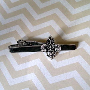 Antique Silver fleur de lis Tie Clip Bar Great Gifts for Him Her Halloween Graduation Wedding Party Birthday Father's Day Anniversary