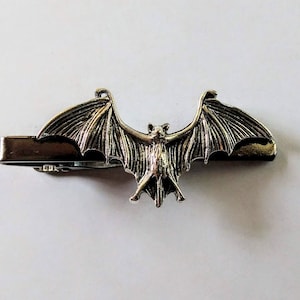 Antique Silver Bat Tie Clip Clasp Bar Pin Halloween Gothic Party Favor Great Gift for Him Birthday Anniversary Macabre Lovers Kawaii Spooky