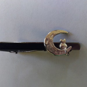 Cat on the Moon (Silver Color) Tie Clip Great Gift for Him Her Graduation Wedding Party Birthday Father&#39;s Day Christmas Halloween