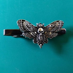Cool Moth Tie Clip Clasp Bar Great Gift Fall Trends Gothic Macabre Lovers Birthday Anniversary Party Favor Christmas Halloween