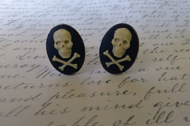 Skull with Cross Bones Cameo Cuff Links Wedding Birthday Party Gifts for Him Her Christmas Stocking Stuffer Steampunk Gothic Punk Macabre