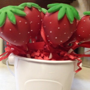 Strawberry Cake Pops