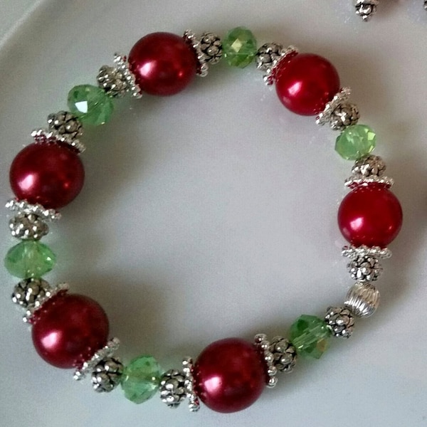 Christmas Bracelet, holiday bracelet, holiday jewelry, Christmas jewelry, stretchy bracelet, red and green bracelet, bracelets