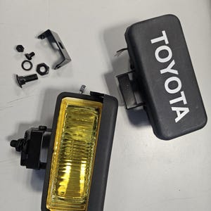 For Toyota AE70 AE80 AE101 MR2 MK2 Yellow Foglights With Manual Flip Cover (NEW)