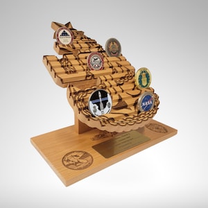 Custom Logo Military Challenge Coin Display: Alder Wood Holder