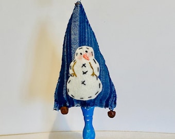 Árvore de boneco de neve azul