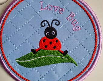 Sottobicchiere Lovebug con ricamo a macchina con il tutorial __ File scaricabile immediatamente