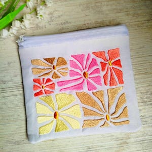 Diseño de bordado a máquina para bolso con flores tiernas ITH - Descarga instantánea