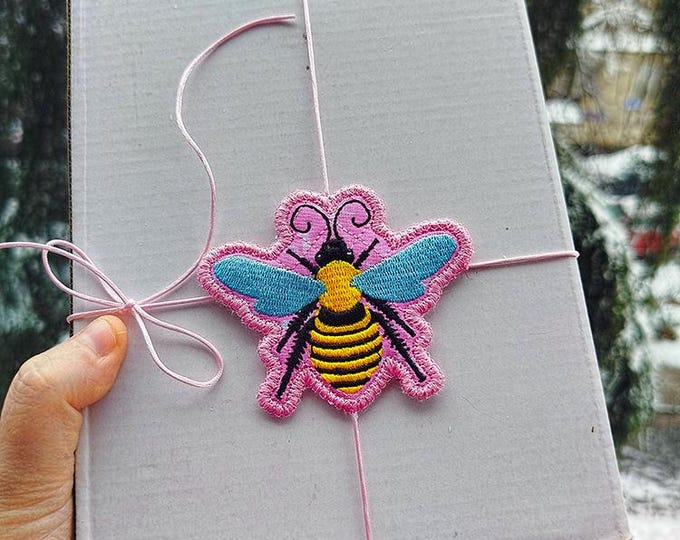 ITH Little bee tag Machine embroidery design - Instant download file