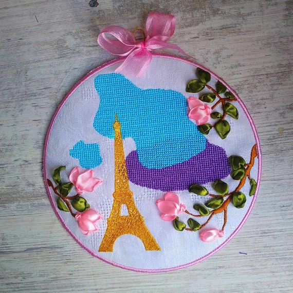 Tutorial and Machine embroidery pattern on Parisian wall hanger - Instant download file