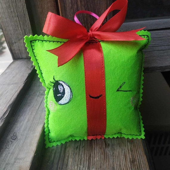 ITH Cute gift ornament Machine embroidery design - Tutorial included - Instant download file