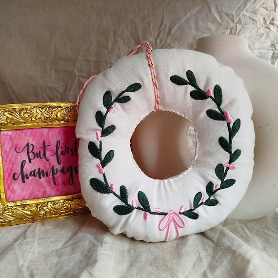 ITH Pretty wreath Machine embroidery design - Instant download file