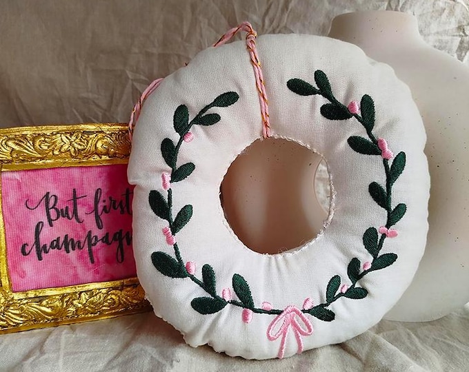 ITH Pretty wreath Machine embroidery design - Instant download file