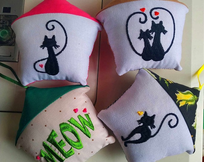 ITH kitty houses Machine embroidery project - Tutorial included - Instant download file