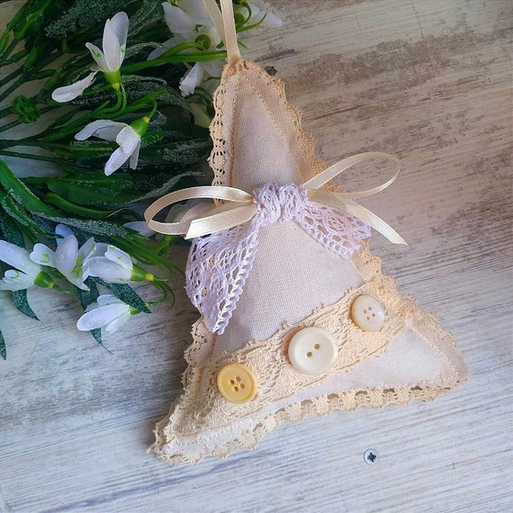 ITH Shabby chic triangle Machine embroidery design - instant download file