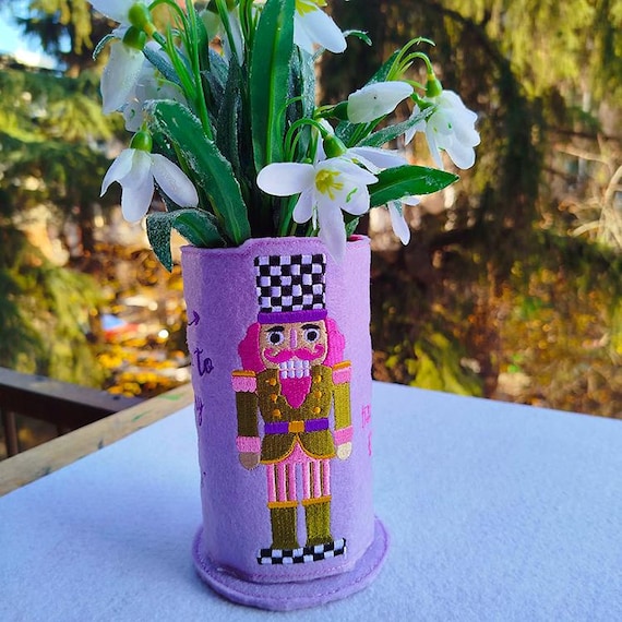 ITH Handsome nutcracker vase of felt Machine embroidery design - Instant download file