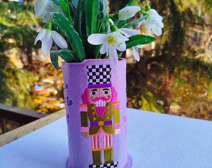 ITH Handsome nutcracker vase of felt Machine embroidery design - Instant download file