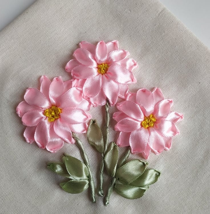 Coloring ribbon embroidery with watercolors: tutorial - Stitch Floral