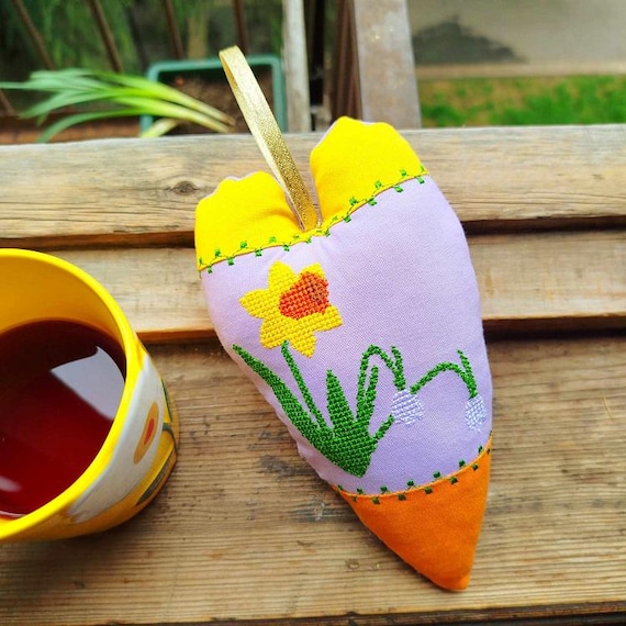 ITH Daffodil and snowdrop  cross stitch ( Machine embroidery ) heart - Instant download file