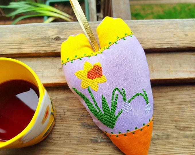 ITH Daffodil and snowdrop  cross stitch ( Machine embroidery ) heart - Instant download file