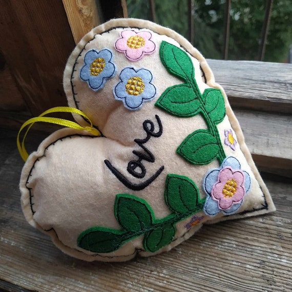 Ith felt heart Machine embroidery design - Tutorial included - Instant download file