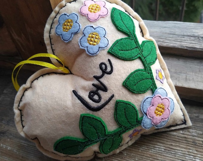 Ith felt heart Machine embroidery design - Tutorial included - Instant download file