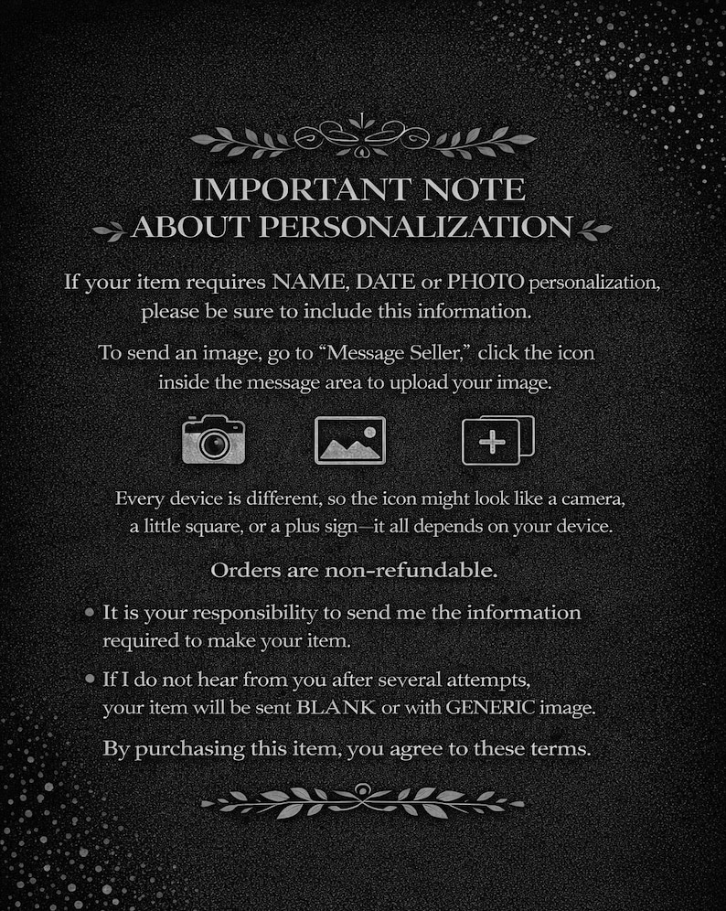 Może przedstawiać: Czarna grafika informacyjna z białym tekstem zatytułowana IMPORTANT NOTE ABOUT PERSONALIZATION. Instruuje klient&oacute;w, aby przesyłali imiona, daty lub zdjęcia za pomocą ikony Message Seller, kt&oacute;ra może wyglądać jak aparat, kwadrat lub plus.