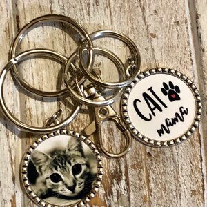 Cat mom keychain • Cat photo Keychain • Cat Mom gift • Cat picture keychain • Crazy cat lady • Cat Mom • Cat Mama • Custom Cat keychain •