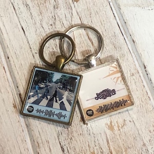 Custom song gift • Soundwave • Spotify code keychain • Favorite song keychain • Personalized song keychain • Scan and play music keychain