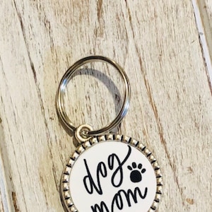 Dog Mom • Dog Mom Gift  • Dog mom keychain • Best Dog Mom • Fur mama • Dog lover • Dog mom key chain