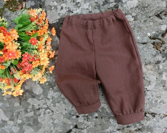 Bruin linnen babybroekje: handgemaakte wijde broek