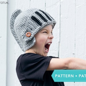Knight helmet crochet hat pattern for winter in english and french by Akroche Tatuk