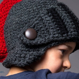 Knight helmet crochet hat pattern for winter in english and french by Akroche Tatuk image 5
