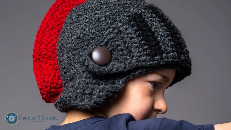 Knight helmet crochet hat pattern for winter in english and french by Akroche Tatuk image 5