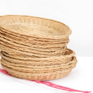 Set of 10 Vintage Wicker Picnic Plate Holders - Old Wicker Picnic Plates - Wicker Plate Holder - Vintage Picnic - Wedding Decor
