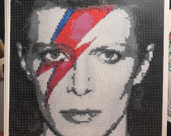 David Bowie Würfelmosaik – Pop-Art-Porträt aus 10.000 Würfeln (Handgefertigte Wanddekoration)