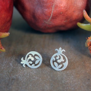 Sterling Silber Granatapfel Ohrstecker-Granatapfel handgemachte Schmuck-Kreis Ohrringe-Minimal-Fruit Ohrringe-Miniatur-Ohrringe