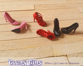 Dolls House 1/12th Scale Miniature Shoes 1 Pair UNPAINTED