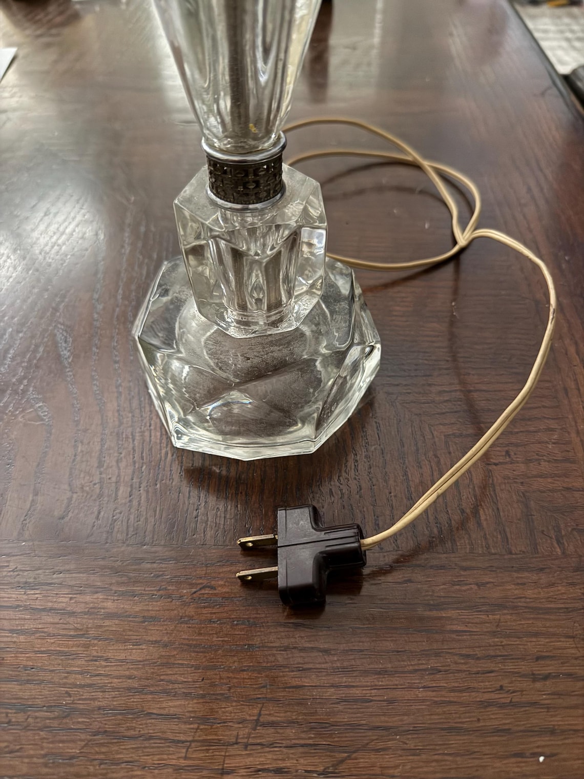 Vintage Mid Century-Clear Lucite  Boudoir Table Lamp Acrylic Bedside Nightstand Light, foto 4 di 5
