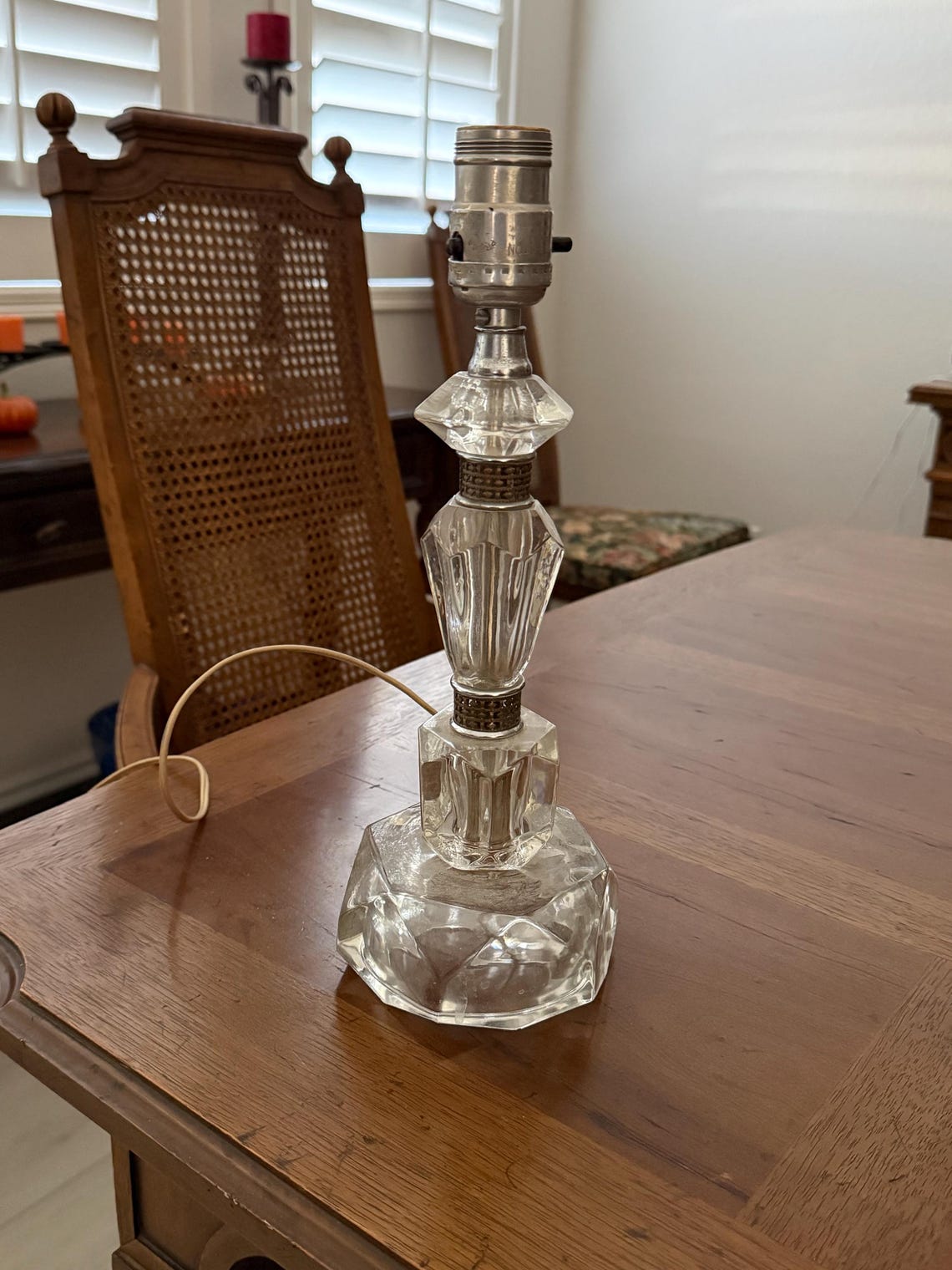 Vintage Mid Century-Clear Lucite  Boudoir Table Lamp Acrylic Bedside Nightstand Light, foto 2 di 5