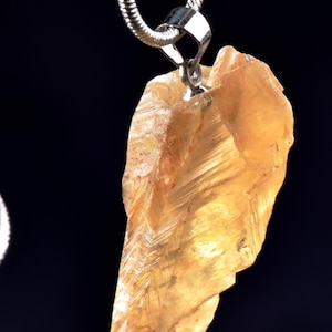 seltener Satyaloka Quarz mit goldenem Farbton Anhänger Hochfrequenz Synergie 12 Kristall Azeztulit &#39;&#39;sat-chit -ananda&#39;&#39; mit Kette 7256