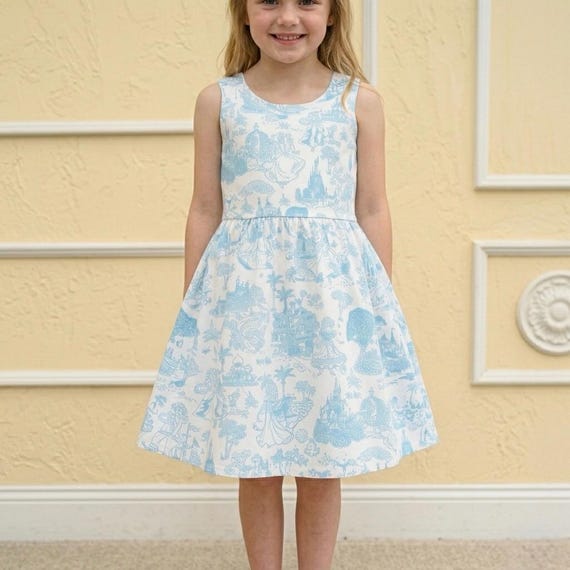 lightweight disney princess dresses DISNEY Princess 10-Piece Wardrobe Set Multi (11/12) dress up costume girls  NWT