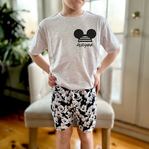 T-shirt personnalisé avec nom de souris, ensemble Disney, t-shirt vacances Disney pour enfants, tenue Disney pour tout-petit et bébé, t-shirt souris pour enfants, tenue ensemble Disney pour garçons