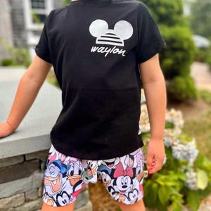 Camiseta personalizada con nombre de ratón, conjunto de Disney, camiseta de vacaciones de Disney para niños, atuendo de Disney para bebé, camiseta de ratón para niños, conjunto de Disney para niños, amigos ratones