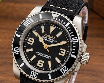 Vintage Seiko 5 Explorer Oyster Black Dial Men's Watch, Stainless Steel Case, Rotating Bezel