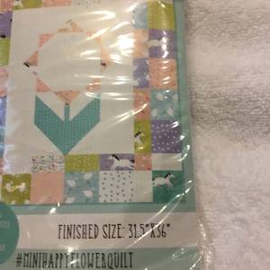 Kit de edredones con telas Moda con patrón para castillos en el cielo de Monique Dillard para Open Gate para una colcha de 46&quot; x 50&quot; en colores pastel